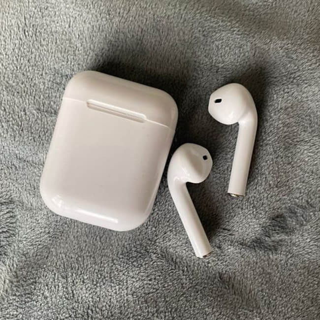 how to wipe airpods clean