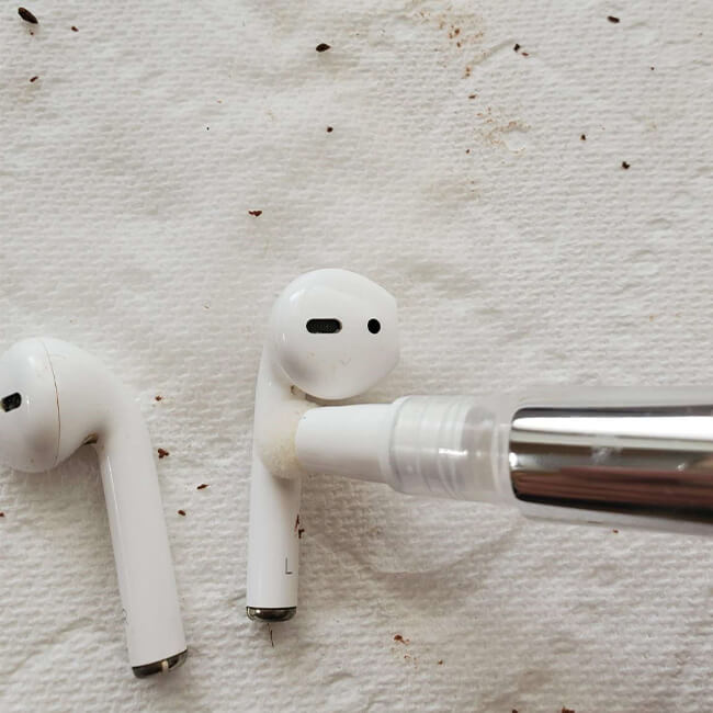 how to clean your airpods on dirty toilet step 3